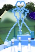 五粮液以一场保守的线上曲播发布会+一款芳华时